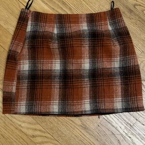 Ladies Size Medium Plaid Mini Skirt in Brown and Black Check Pattern Wool GUC